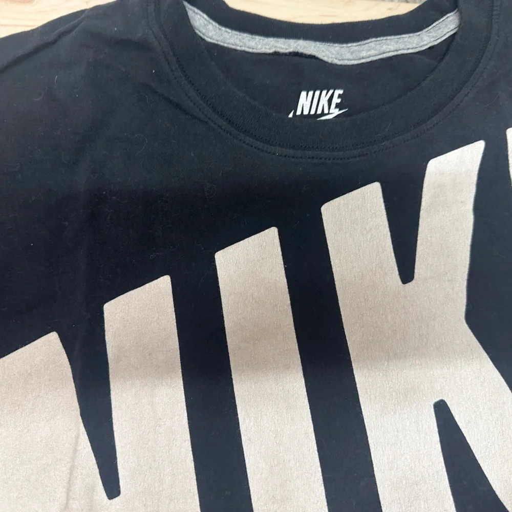 Nike Logo Tshirt - Picture 4 of 6